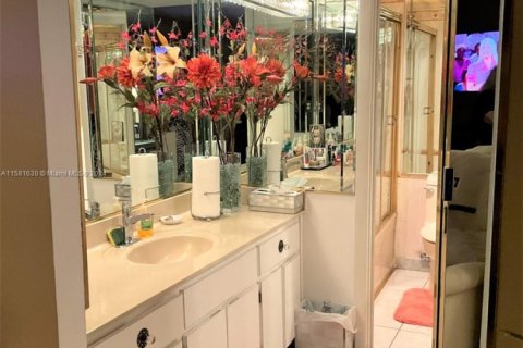 Condo in Hialeah, Florida, 3 bedrooms  № 1862876 - photo 4
