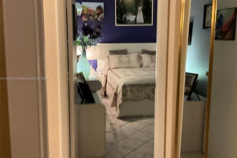 Condo in Hialeah, Florida, 3 bedrooms  № 1862876 - photo 2