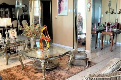Condo in Hialeah, Florida, 3 bedrooms  № 1862876 - photo 7