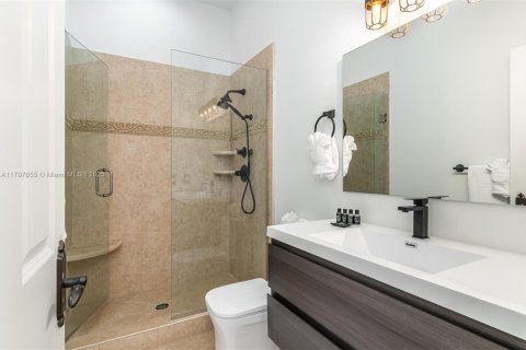 Casa en alquiler en Fort Lauderdale, Florida, 7 dormitorios, 539.48 m2 № 1864773 - foto 24