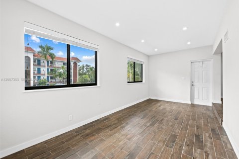 Immobilier commercial à vendre à Fort Lauderdale, Floride: 391.95 m2 № 2170818 - photo 19
