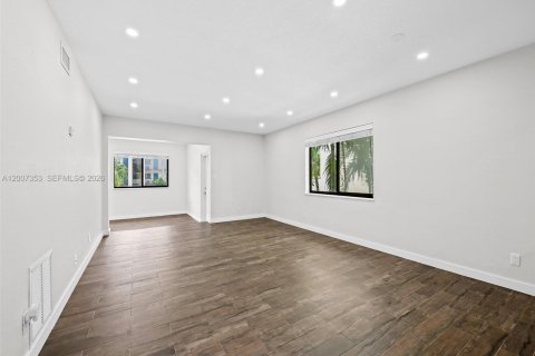 Immobilier commercial à vendre à Fort Lauderdale, Floride: 391.95 m2 № 2170818 - photo 17