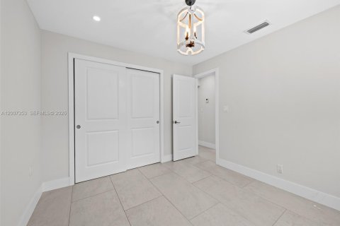 Immobilier commercial à vendre à Fort Lauderdale, Floride: 391.95 m2 № 2170818 - photo 12