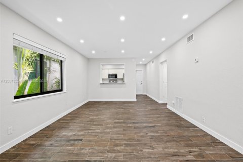 Immobilier commercial à vendre à Fort Lauderdale, Floride: 391.95 m2 № 2170818 - photo 18