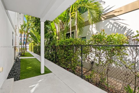 Immobilier commercial à vendre à Fort Lauderdale, Floride: 391.95 m2 № 2170818 - photo 4