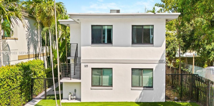 Immobilier commercial à Fort Lauderdale, Floride 391.95 m2 № 2170818