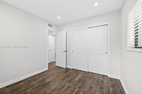Immobilier commercial à vendre à Fort Lauderdale, Floride: 391.95 m2 № 2170818 - photo 24