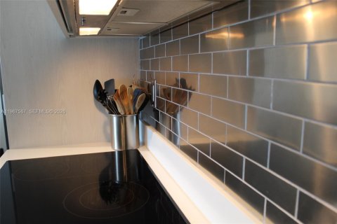 Condo in Miami, Florida, 1 bedroom  № 2029691 - photo 7