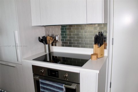 Condo in Miami, Florida, 1 bedroom  № 2029691 - photo 5