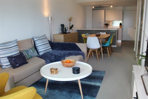 Condo in Miami, Florida, 1 bedroom  № 2029691 - photo 12