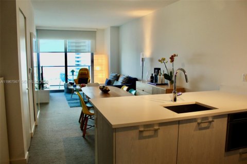 Condo in Miami, Florida, 1 bedroom  № 2029691 - photo 4