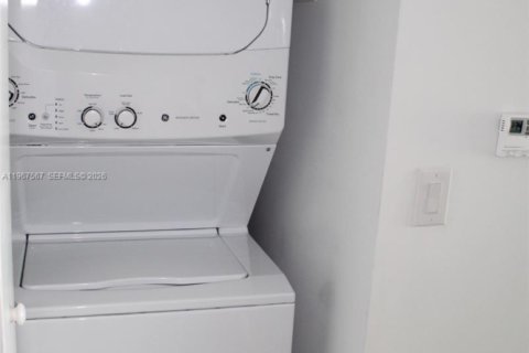 Condo in Miami, Florida, 1 bedroom  № 2029691 - photo 21