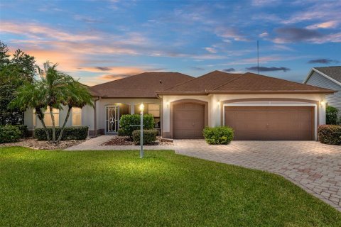 House in The Villages, Florida 3 bedrooms, 222.41 sq.m. № 1879659 - photo 1