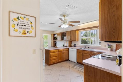 House in The Villages, Florida 3 bedrooms, 222.41 sq.m. № 1879659 - photo 16