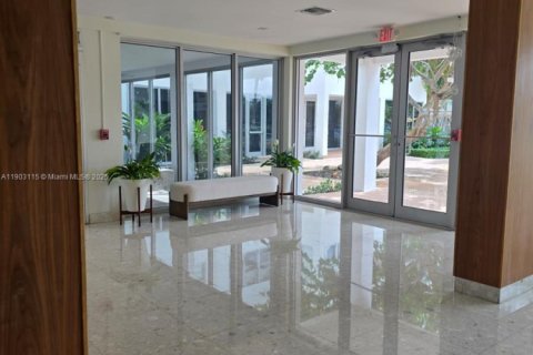 Condo in Bay Harbor Islands, Florida, 1 bedroom  № 1955063 - photo 4