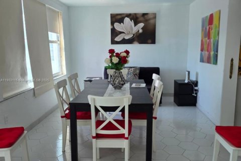 Condo in Bay Harbor Islands, Florida, 1 bedroom  № 1955063 - photo 10