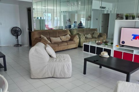 Condo in Bay Harbor Islands, Florida, 1 bedroom  № 1955063 - photo 11