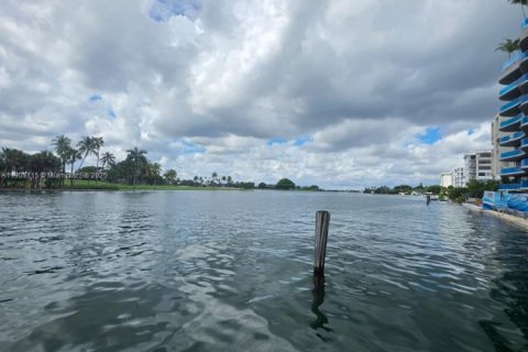 Condo in Bay Harbor Islands, Florida, 1 bedroom  № 1955063 - photo 16