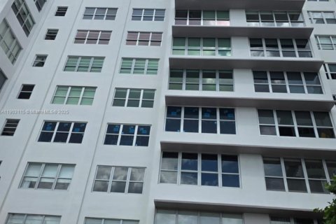 Condo in Bay Harbor Islands, Florida, 1 bedroom  № 1955063 - photo 2