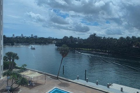 Condominio en venta en Bay Harbor Islands, Florida, 1 dormitorio, 106.84 m2 № 1955063 - foto 26