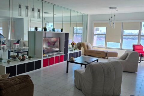 Condo in Bay Harbor Islands, Florida, 1 bedroom  № 1955063 - photo 9