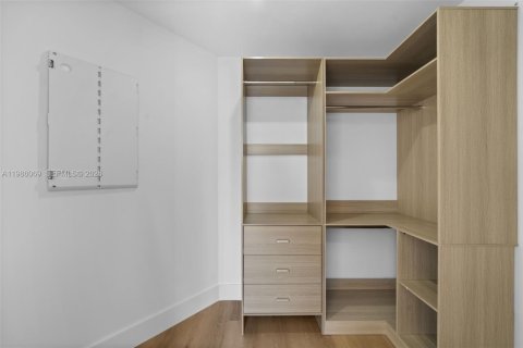 Condominio en alquiler en Miami, Florida, 1 dormitorio, 65.68 m2 № 2047612 - foto 12