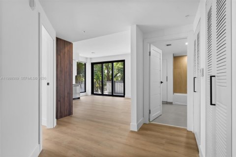 Condominio en alquiler en Miami, Florida, 1 dormitorio, 65.68 m2 № 2047612 - foto 4