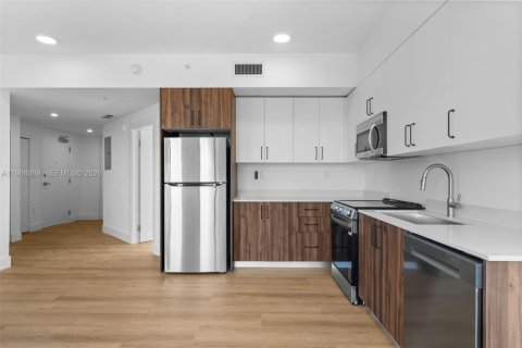 Condominio en alquiler en Miami, Florida, 1 dormitorio, 65.68 m2 № 2047612 - foto 17