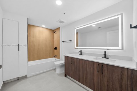 Condominio en alquiler en Miami, Florida, 1 dormitorio, 65.68 m2 № 2047612 - foto 5