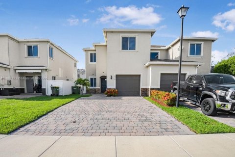 Townhouse in Homestead, Florida 3 bedrooms, 132.66 sq.m. № 1822097 - photo 2