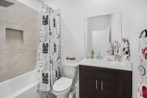 Townhouse in Homestead, Florida 3 bedrooms, 132.66 sq.m. № 1822097 - photo 18