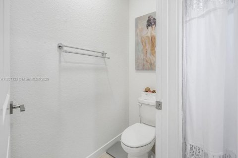Townhouse in Homestead, Florida 3 bedrooms, 132.66 sq.m. № 1822097 - photo 15