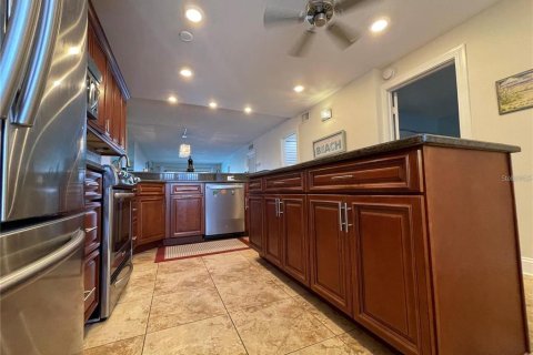Condominio en alquiler en Saint Petersburg, Florida, 2 dormitorios, 107.77 m2 № 1778577 - foto 3