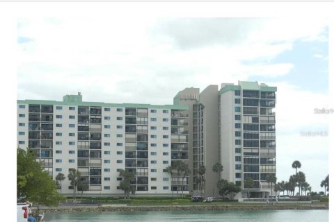 Condominio en alquiler en Saint Petersburg, Florida, 2 dormitorios, 107.77 m2 № 1778577 - foto 1