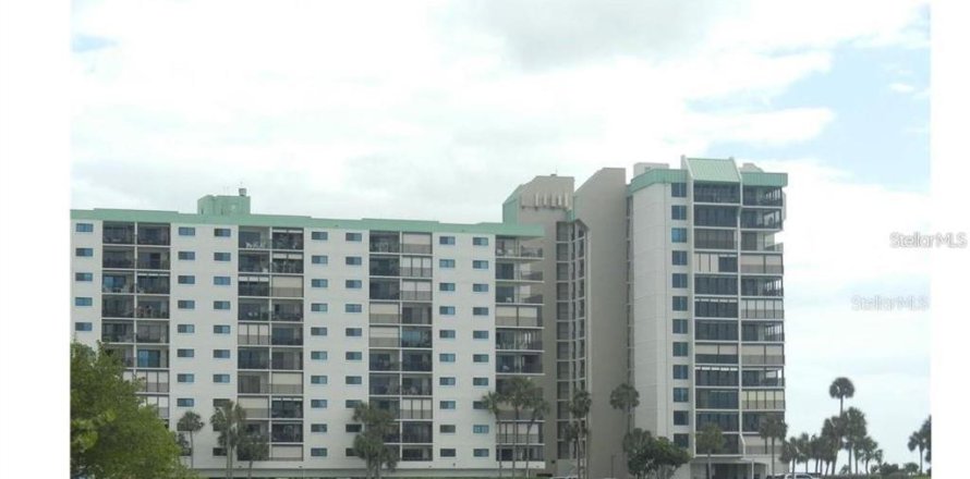 Condominio en Saint Petersburg, Florida, 2 dormitorios № 1778577