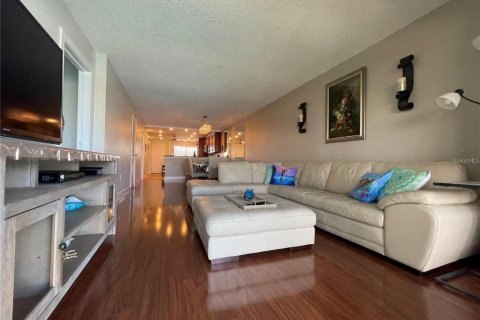 Condominio en alquiler en Saint Petersburg, Florida, 2 dormitorios, 107.77 m2 № 1778577 - foto 8