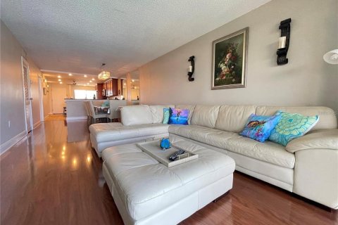 Condominio en alquiler en Saint Petersburg, Florida, 2 dormitorios, 107.77 m2 № 1778577 - foto 10