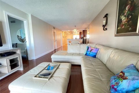 Condominio en alquiler en Saint Petersburg, Florida, 2 dormitorios, 107.77 m2 № 1778577 - foto 9
