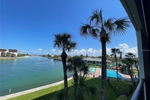 Condominio en alquiler en Saint Petersburg, Florida, 2 dormitorios, 107.77 m2 № 1778577 - foto 27