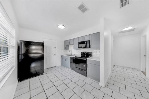 Apartamento en alquiler en Tampa, Florida, 2 dormitorios, 130.43 m2 № 1884440 - foto 7