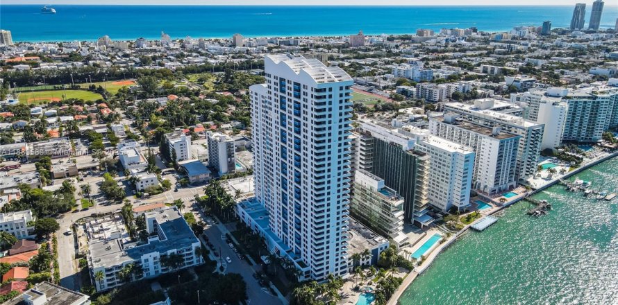 Condo in Miami Beach, Florida, 2 bedrooms № 1938734