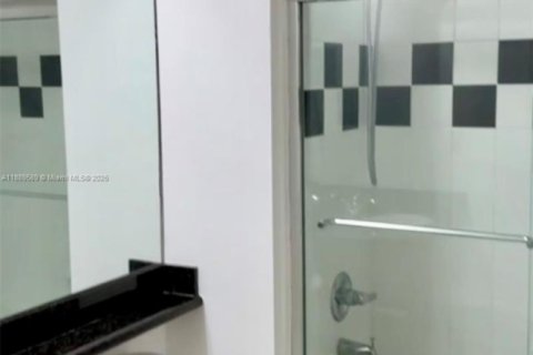 Снять в аренду кондоминиум в Майами-Бич, Флорида 2 спальни, 100.71м2, № 1938734 - фото 12