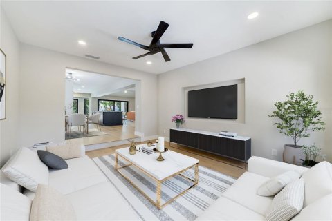 House in Maitland, Florida 3 bedrooms, 252.42 sq.m. № 1829683 - photo 8