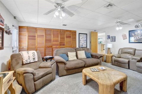 House in Plantation, Florida 5 bedrooms, 282.42 sq.m. № 1685766 - photo 21