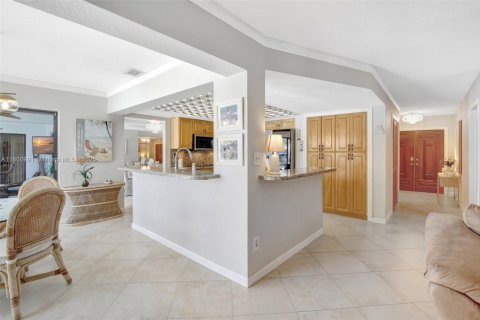 House in Plantation, Florida 5 bedrooms, 282.42 sq.m. № 1685766 - photo 19