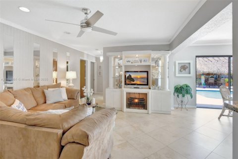 House in Plantation, Florida 5 bedrooms, 282.42 sq.m. № 1685766 - photo 17