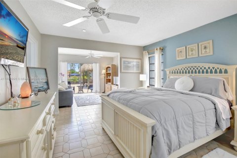House in Plantation, Florida 5 bedrooms, 282.42 sq.m. № 1685766 - photo 25