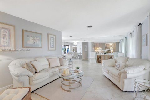 House in Plantation, Florida 5 bedrooms, 282.42 sq.m. № 1685766 - photo 9