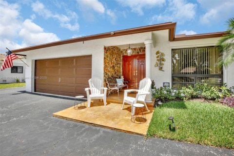 House in Plantation, Florida 5 bedrooms, 282.42 sq.m. № 1685766 - photo 6