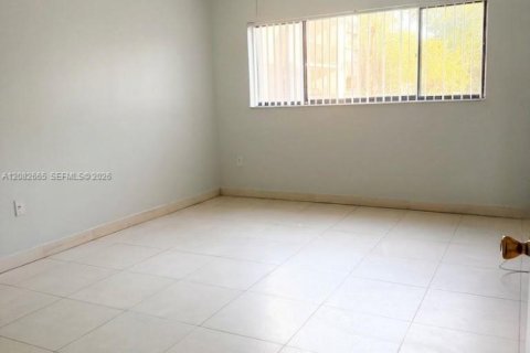Condo in Miami, Florida, 3 bedrooms  № 2353645 - photo 10